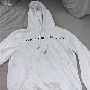 basically new tommy hilfiger hoodie